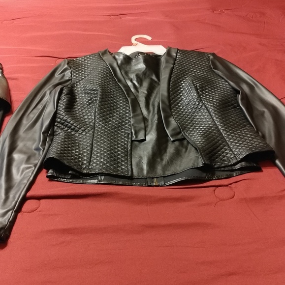 Faux leather outfit. skirt, vest and jacket. - Picture 4 of 4